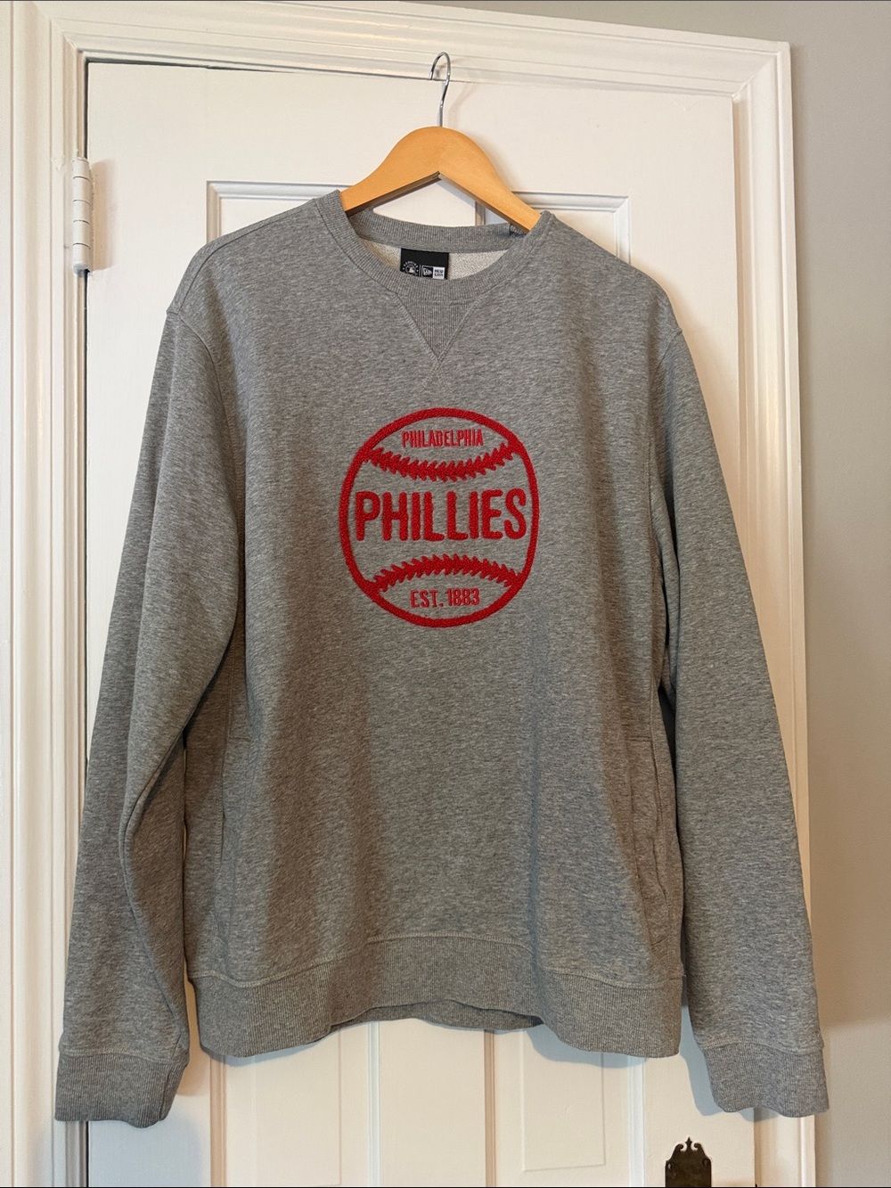 Philadelphia Phillies embroidered Gray Crewneck Sweatshirt with pockets